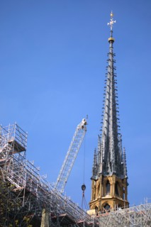 Paris, pose de la nouvelle flèche de Notre-Dame de Paris
