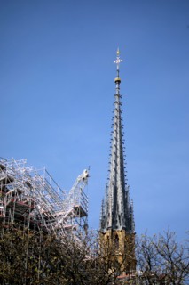 Paris, pose de la nouvelle flèche de Notre-Dame de Paris