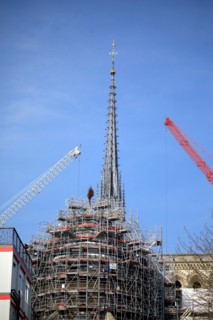 Paris, pose de la nouvelle flèche de Notre-Dame de Paris