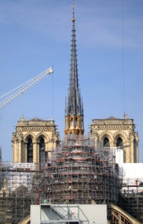 Paris, pose de la nouvelle flèche de Notre-Dame de Paris