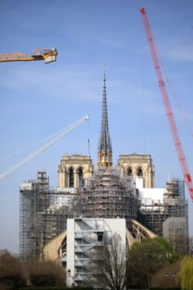 Paris, pose de la nouvelle flèche de Notre-Dame de Paris