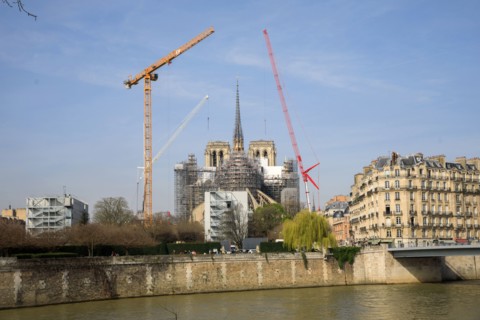 Paris, pose de la nouvelle flèche de Notre-Dame de Paris