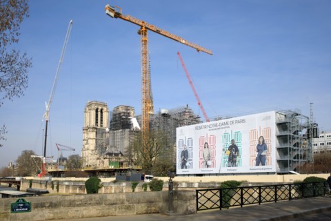 Paris, pose de la nouvelle flèche de Notre-Dame de Paris