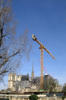 Paris, pose de la nouvelle flèche de Notre-Dame de Paris
