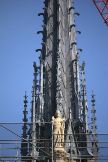 Paris, pose de la nouvelle flèche de Notre-Dame de Paris