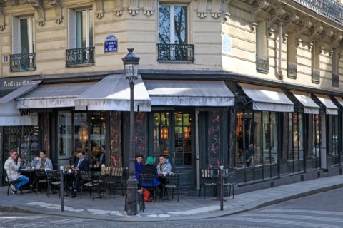 Paris, terrasse du restaurant le "Saint-Régis"