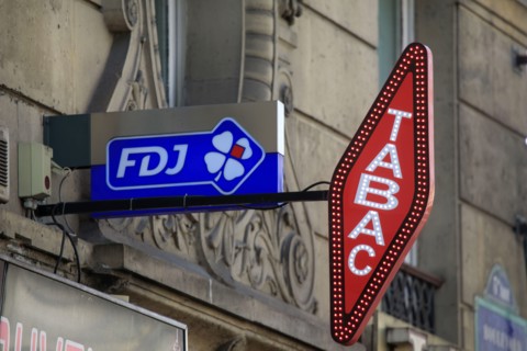 Paris, carotte de tabac et enseigne FDJ
