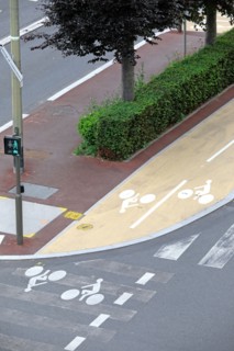 Road markings, Suresnes