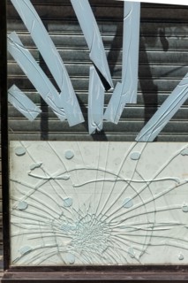 Paris, vitrine cassée