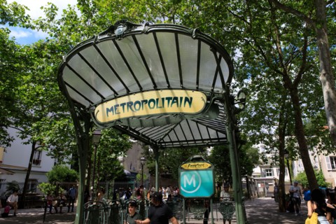 Paris, sortie du métro Abbesses