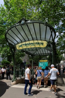 Paris, sortie du métro Abbesses