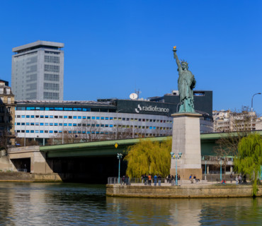 Paris, Maison de la Radio et statue de la Liberté