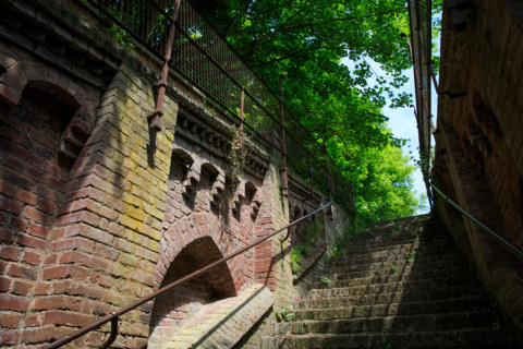 france, région Hauts de france, Somme, Ault, porte du moulinet et escaliers vers les hauteurs de la