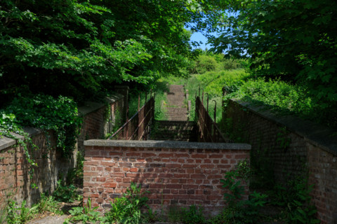 france, région Hauts de france, Somme, Ault, porte du moulinet et escaliers vers les hauteurs de la
