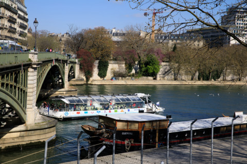 Paris, quai Saint-Bernard