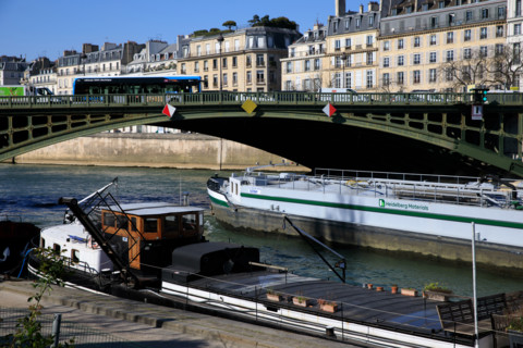 Paris, quai Saint-Bernard