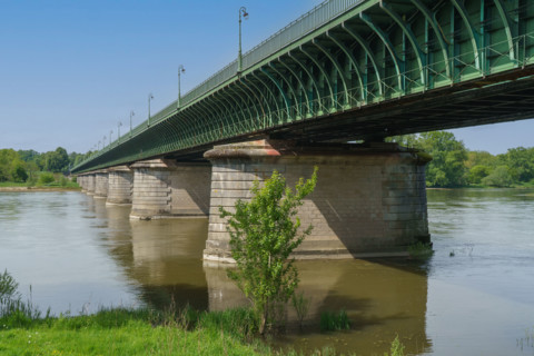 france, région centre, Loiret, Briare, pont canal de Birare, pont-canal portant le canal latéral à