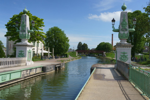 france, région centre, Loiret, Briare, pont canal de Birare, pont-canal portant le canal latéral à