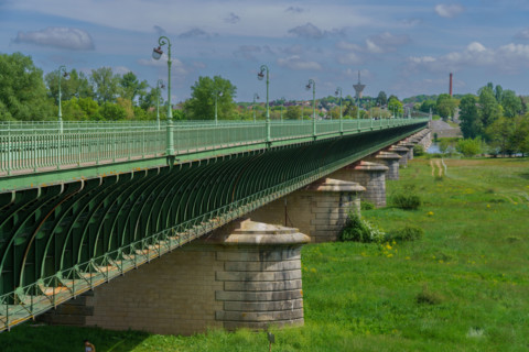 france, région centre, Loiret, Briare, pont canal de Birare, pont-canal portant le canal latéral à