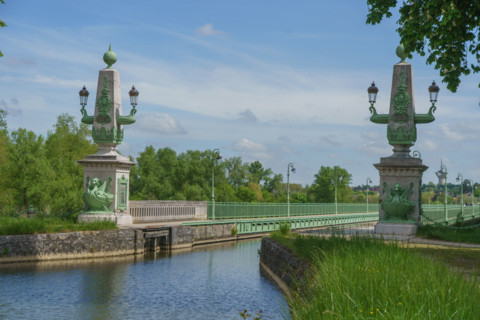 france, région centre, Loiret, Briare, pont canal de Birare, pont-canal portant le canal latéral à