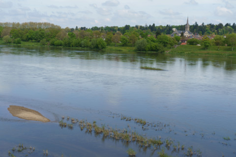 france, région centre, Loiret, Briare, la Loire aux abords du pont canal,