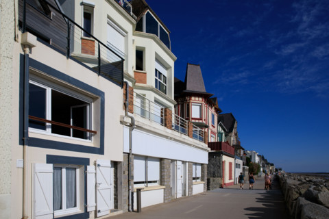 france, region Normandie, Manche, cotentin, Agon coutainville,  plage, promenade de Chausey,
