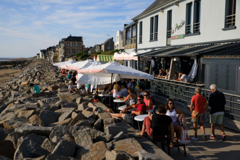 france, region Normandie, Manche, cotentin, Agon coutainville,  plage, promenade de Chausey,