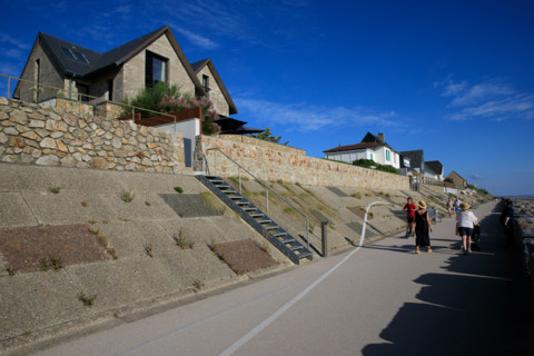 france, region Normandie, Manche, cotentin, Agon coutainville,  plage, promenade de Chausey,