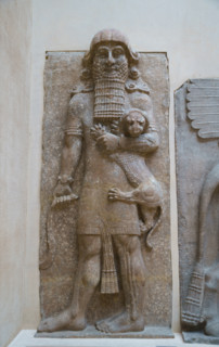 Paris, Musée du Louvre, Orthostate représentant un héros maîtrisant un lion