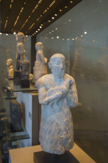 Paris, Musée du Louvre, Orant princier portant un chevreau en offrande