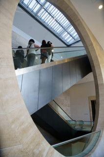 Paris, Musée du Louvre, escalators