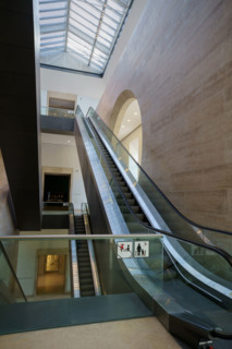 Paris, Musée du Louvre, escalators