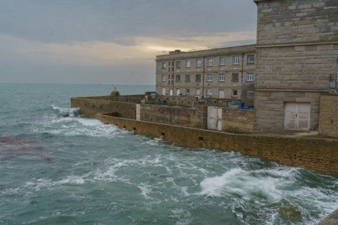 france region Bretagne, Finistère sud, Concarneau, grandes marées sur la corniche,