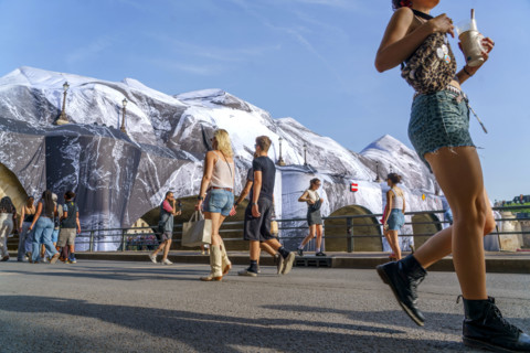Oeuvre "La Caverne du Pont Neuf", par JR