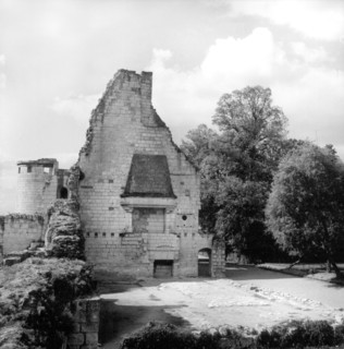 Chinon, pan de mur de cheminée restant de la salle d'audience où Jeanne d'Arc reconnut le dauphin, futur charles VII