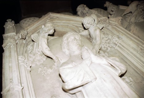 Tombeau d'un des fils du comte d'Alençon.