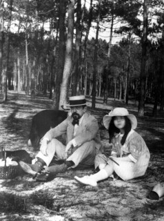 Claude Debussy  et sa fille lors d'un pique-nique.