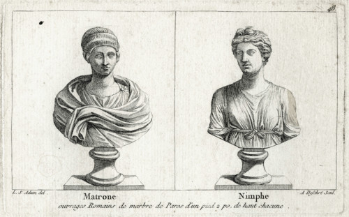 A gauche : Matrone.  A droite, Nymphe.