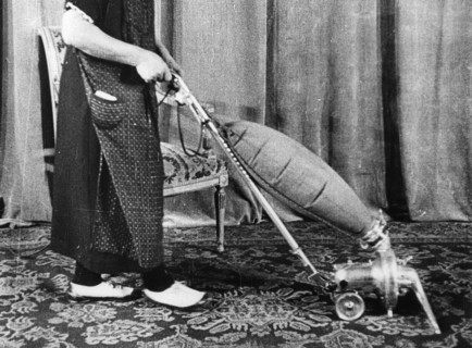 1925. Le monde moderne. Les nouveautés. L'aspirateur.