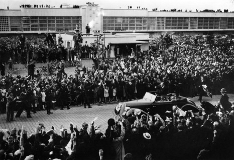 Daladier, de retour de Munich, est accueilli par des acclamations. 1938