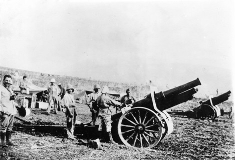 November 1925.  Battery of 75 on the Moroccan face.