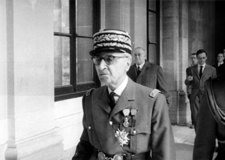 General Catroux arriving at the Zeller-Challe trial