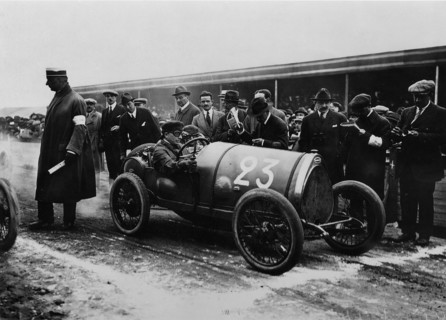 Circuit de la Sarthe : départ de Frédérick sur voiturette Bugatti en 1920