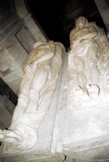Tombeau. François Ier (Cognac 12 septembre 1494 - Rambouillet 31 mars 1547) et Claude de France (fille de Louis XII et d'Anne de Bretagne, 14 octobre 1499 - 20 juillet 1524)