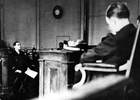 Mendès-France devant le tribunal militaire