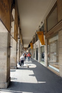 Rue de Rivoli à Paris. Arcades