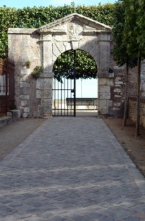 Chartres.