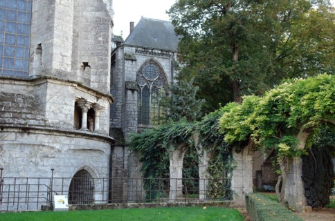 Chartres.