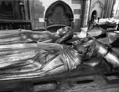 Sculpture of Richard II and Isabelle of Valois, daughter of the King of France, Charles VI.