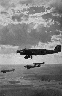 Adolf Hitler. Bomber über Nürnberg. Bombardiers sur Nuremberg.